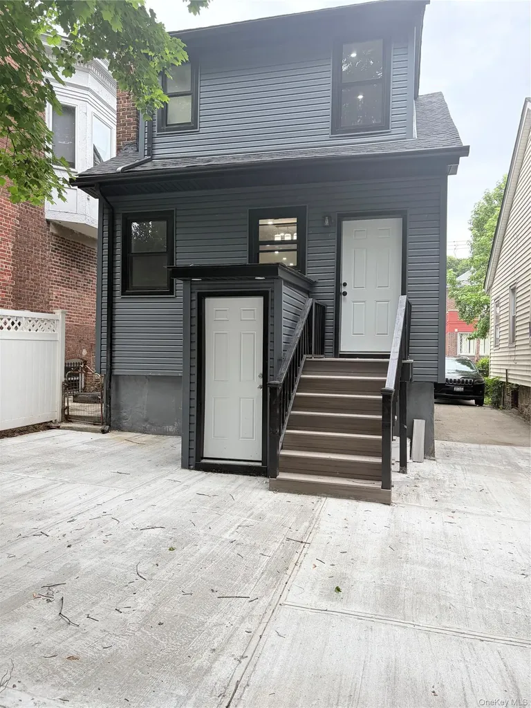 128 E 238th Street Bronx NY 10470