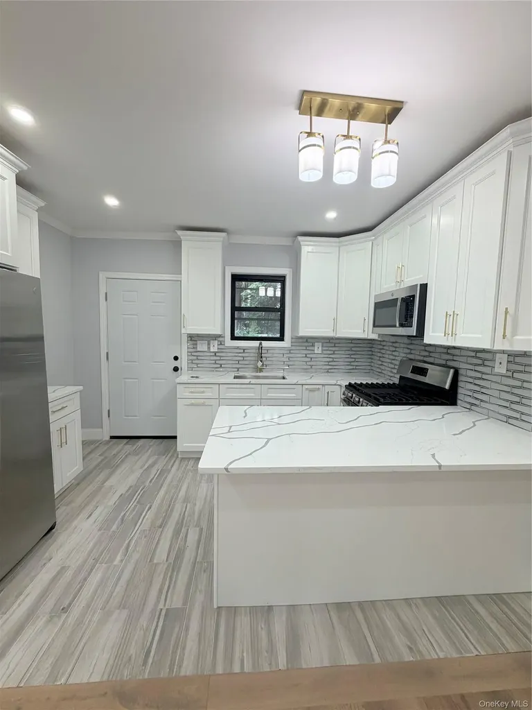 128 E 238th Street Bronx NY 10470