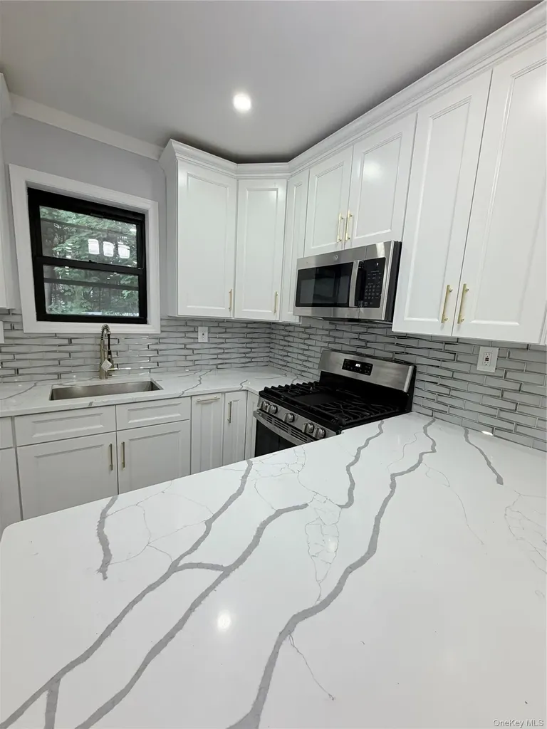 128 E 238th Street Bronx NY 10470