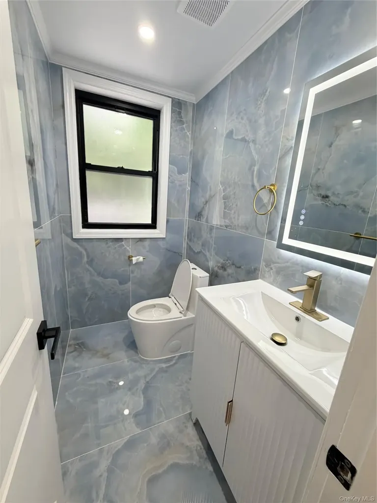 128 E 238th Street Bronx NY 10470