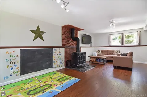 119 Candlewood Drive Yonkers NY 10710