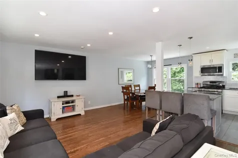 119 Candlewood Drive Yonkers NY 10710