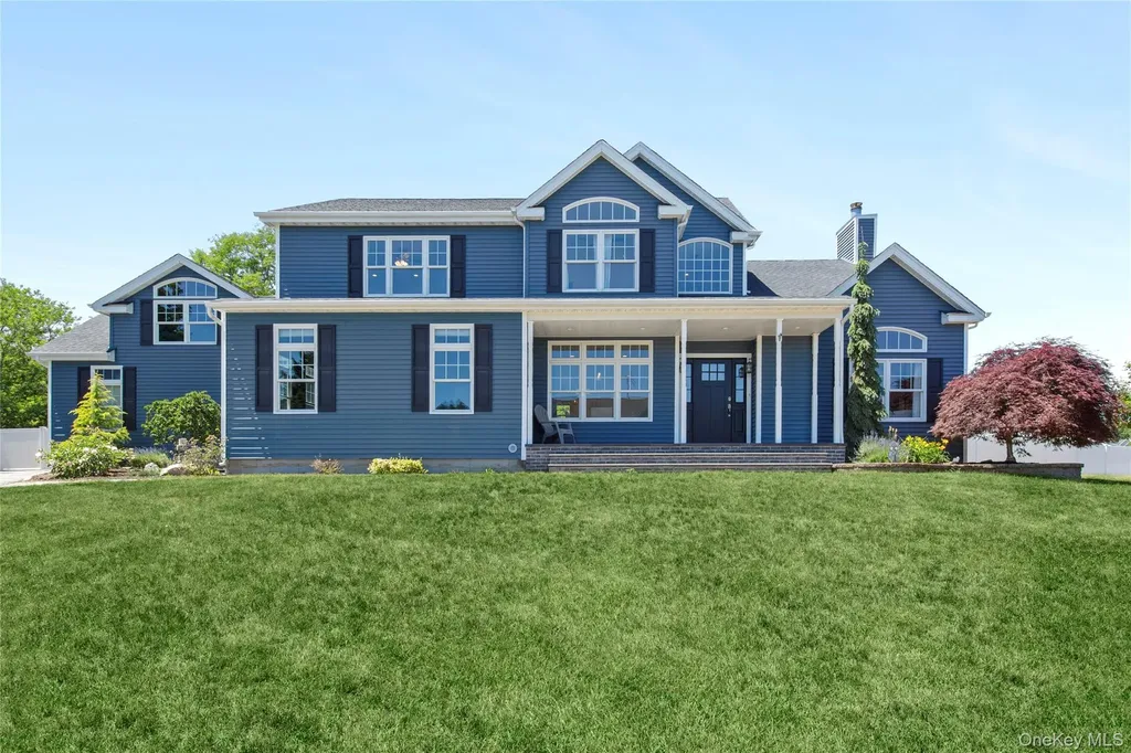 25 Ashley Circle Manorville NY 11949