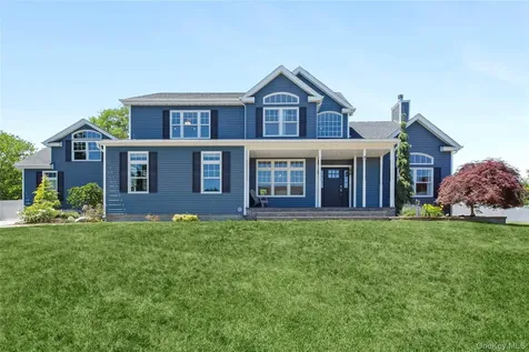 25 Ashley Circle Manorville NY 11949