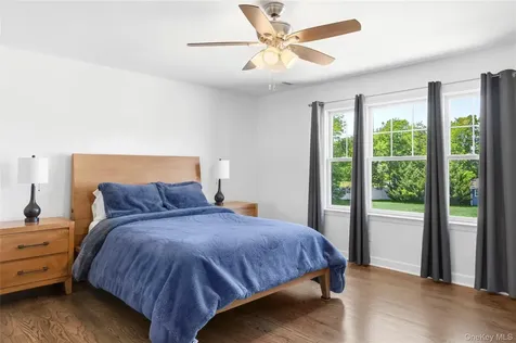 25 Ashley Circle Manorville NY 11949
