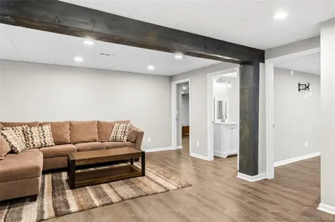 25 Ashley Circle Manorville NY 11949