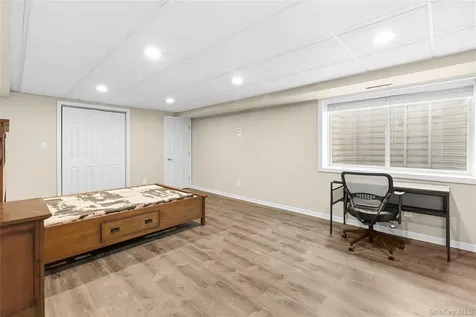 25 Ashley Circle Manorville NY 11949
