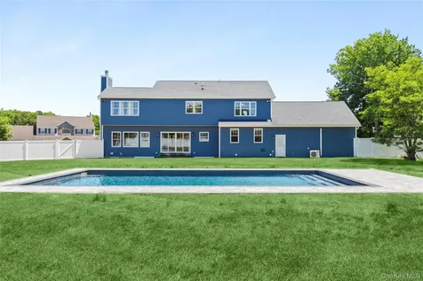 25 Ashley Circle Manorville NY 11949