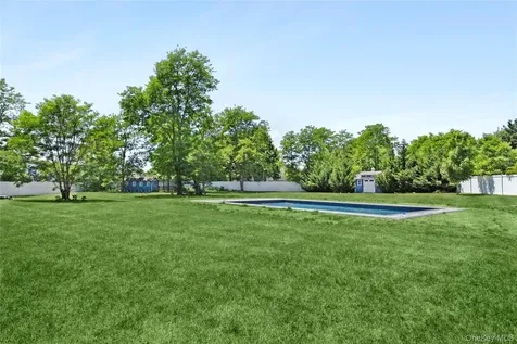 25 Ashley Circle Manorville NY 11949
