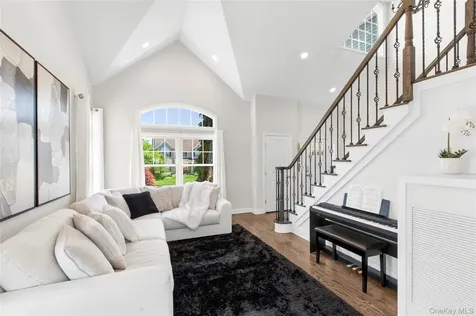 25 Ashley Circle Manorville NY 11949