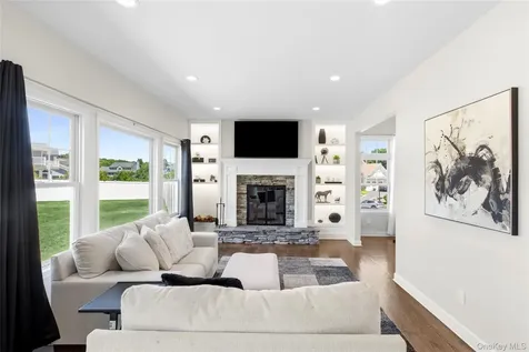 25 Ashley Circle Manorville NY 11949
