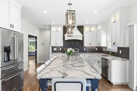 25 Ashley Circle Manorville NY 11949