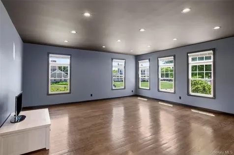 25 Ashley Circle Manorville NY 11949