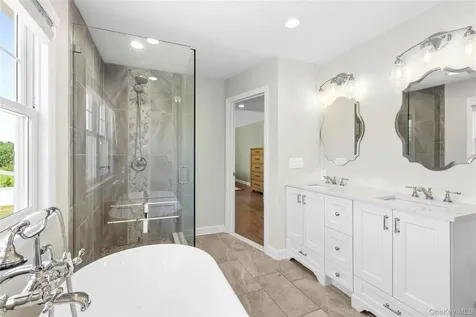 25 Ashley Circle Manorville NY 11949