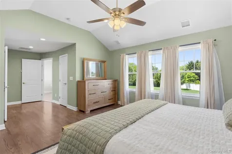 25 Ashley Circle Manorville NY 11949