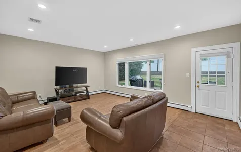 40 Pittoni Drive Commack NY 11725