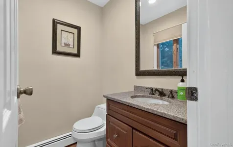 40 Pittoni Drive Commack NY 11725
