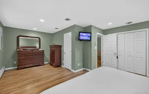 40 Pittoni Drive Commack NY 11725