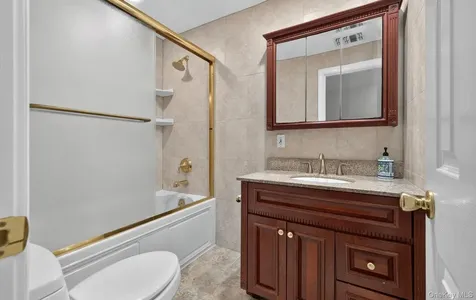 40 Pittoni Drive Commack NY 11725