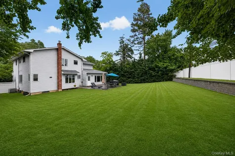 40 Pittoni Drive Commack NY 11725