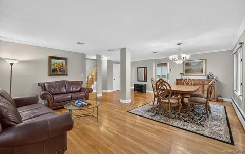40 Pittoni Drive Commack NY 11725
