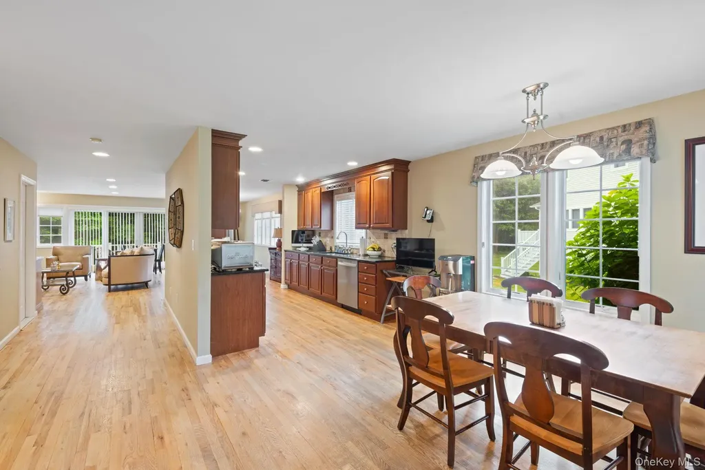 16 Lindbergh Circle Huntington NY 11743