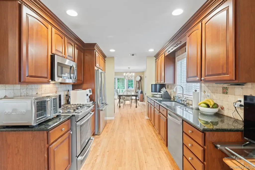 16 Lindbergh Circle Huntington NY 11743