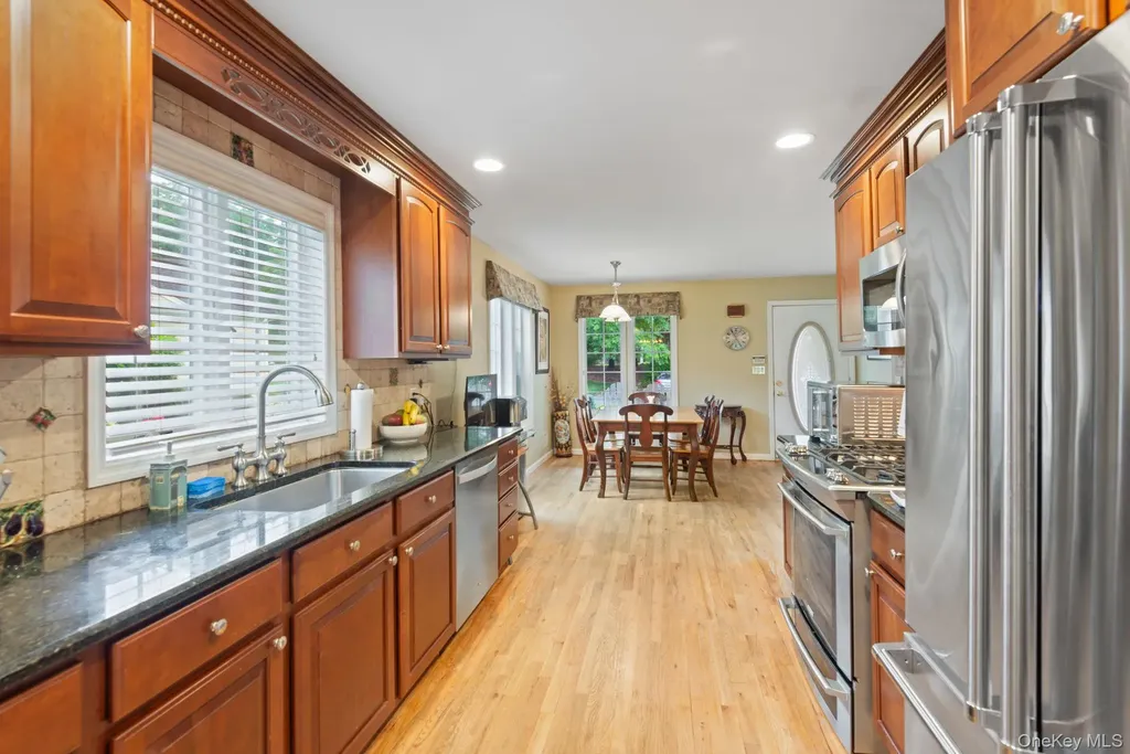 16 Lindbergh Circle Huntington NY 11743