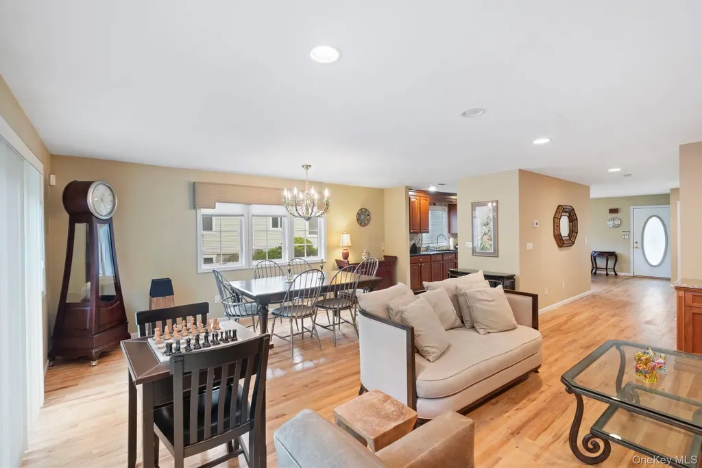 16 Lindbergh Circle Huntington NY 11743