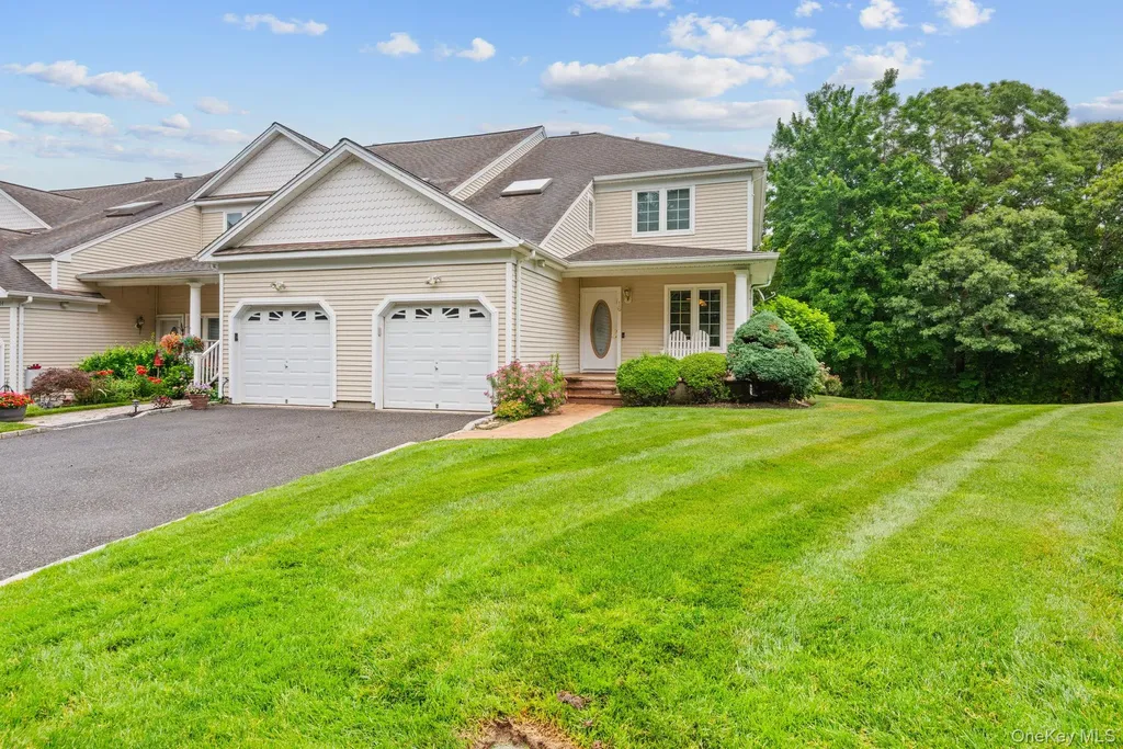 16 Lindbergh Circle Huntington NY 11743