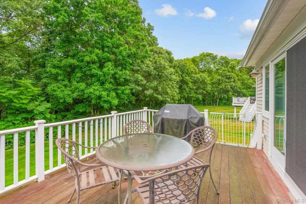 16 Lindbergh Circle Huntington NY 11743