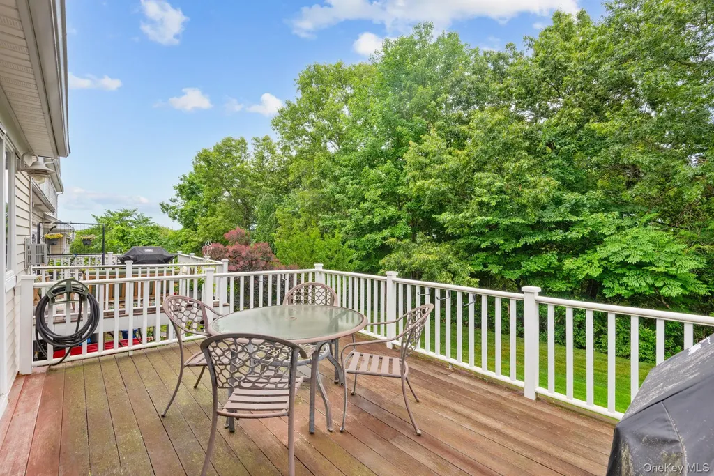 16 Lindbergh Circle Huntington NY 11743