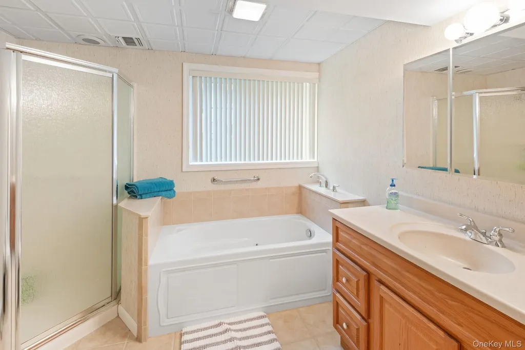 16 Lindbergh Circle Huntington NY 11743