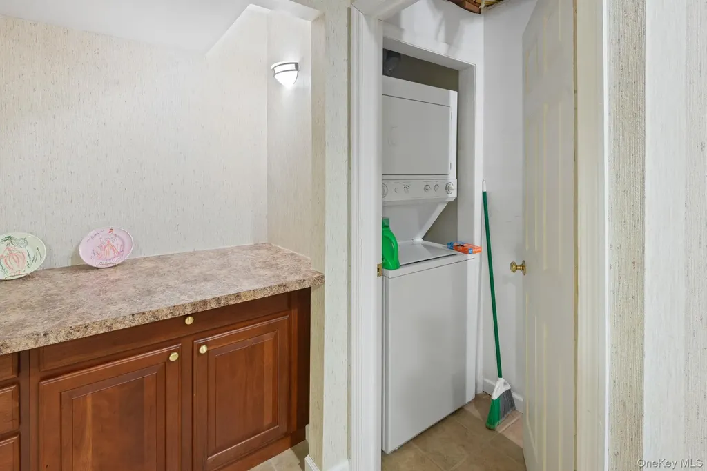 16 Lindbergh Circle Huntington NY 11743
