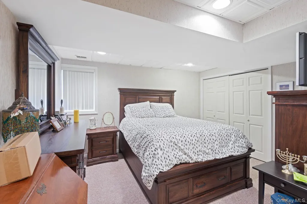 16 Lindbergh Circle Huntington NY 11743