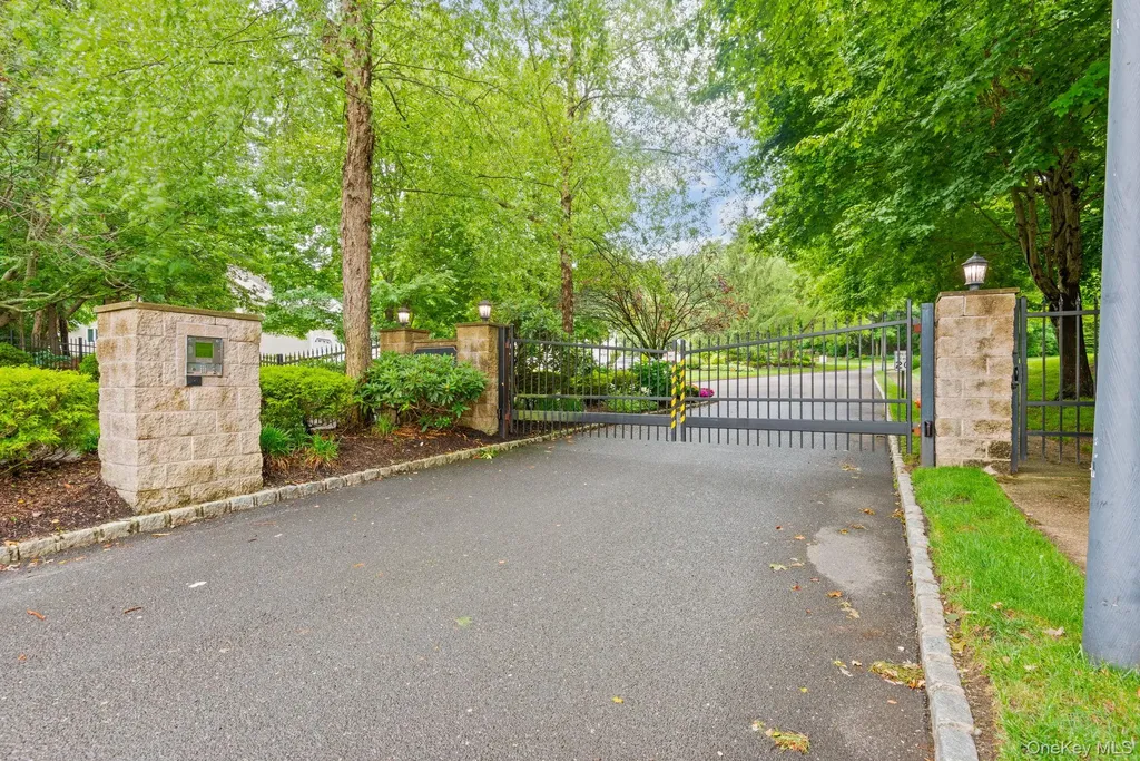 16 Lindbergh Circle Huntington NY 11743
