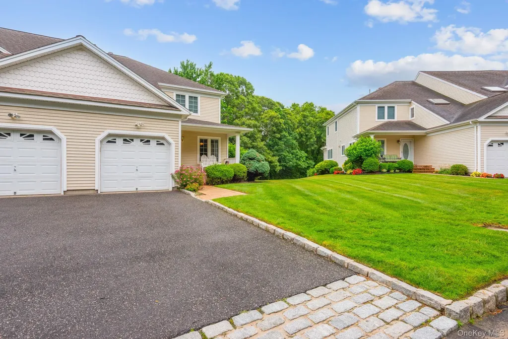 16 Lindbergh Circle Huntington NY 11743