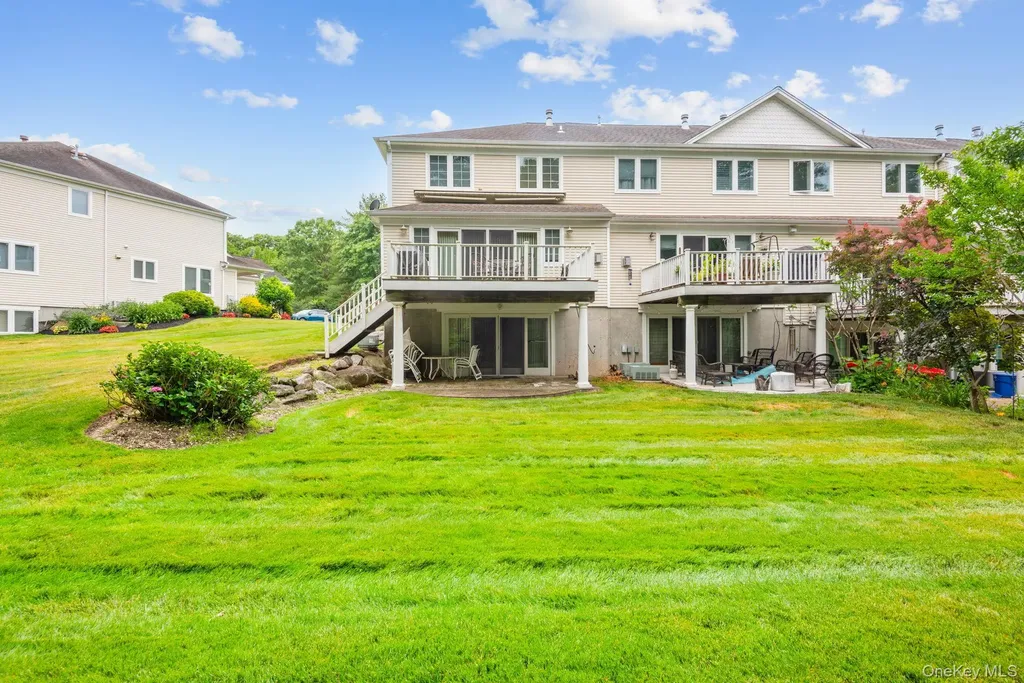 16 Lindbergh Circle Huntington NY 11743