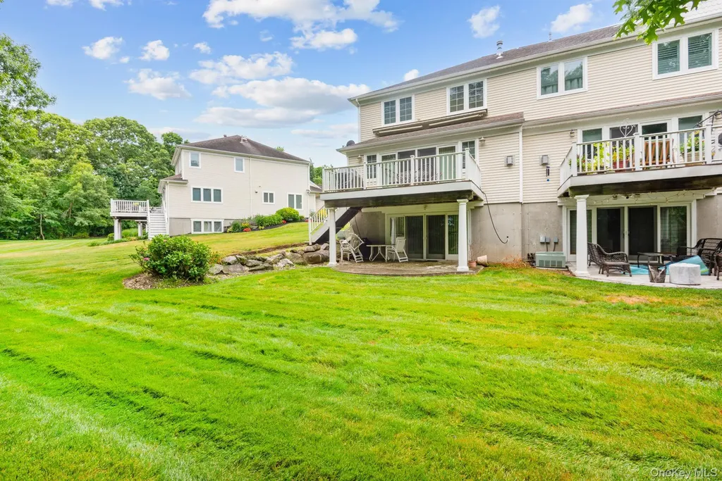 16 Lindbergh Circle Huntington NY 11743