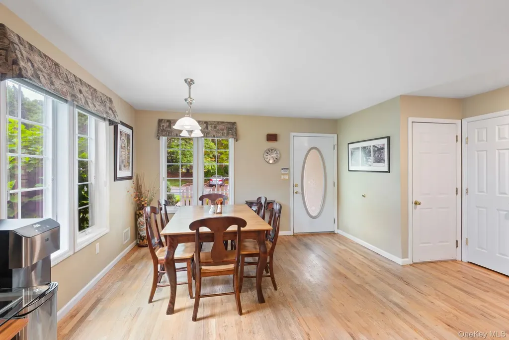 16 Lindbergh Circle Huntington NY 11743