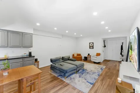 250 N Broadway Yonkers NY 10701