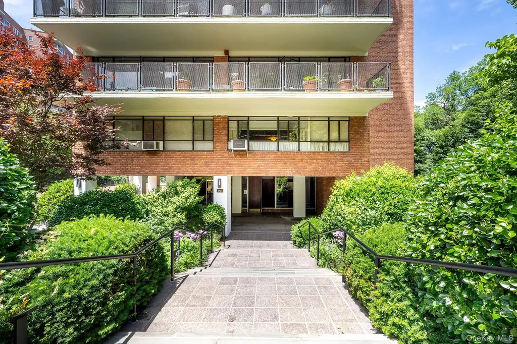 2727 Palisade Avenue Bronx NY 10463