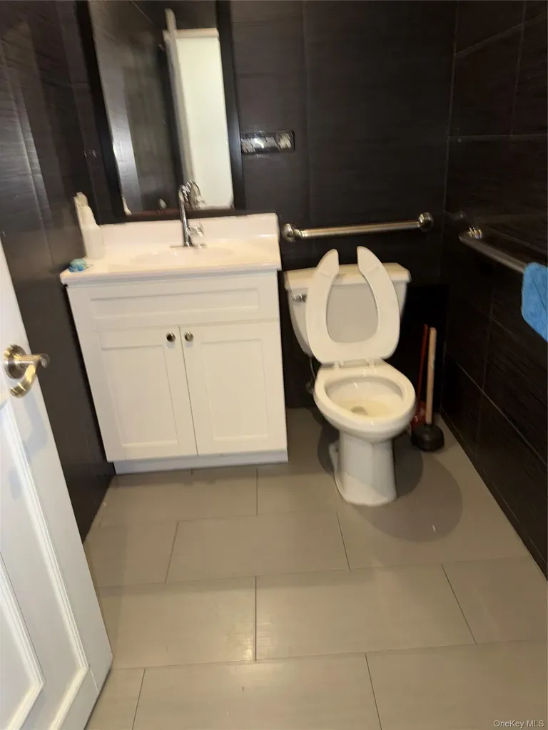 4323 Main Street Flushing NY 11355