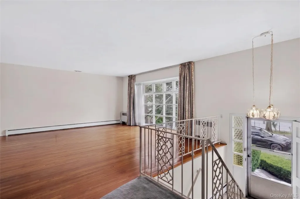726 University Street Valley Stream NY 11581