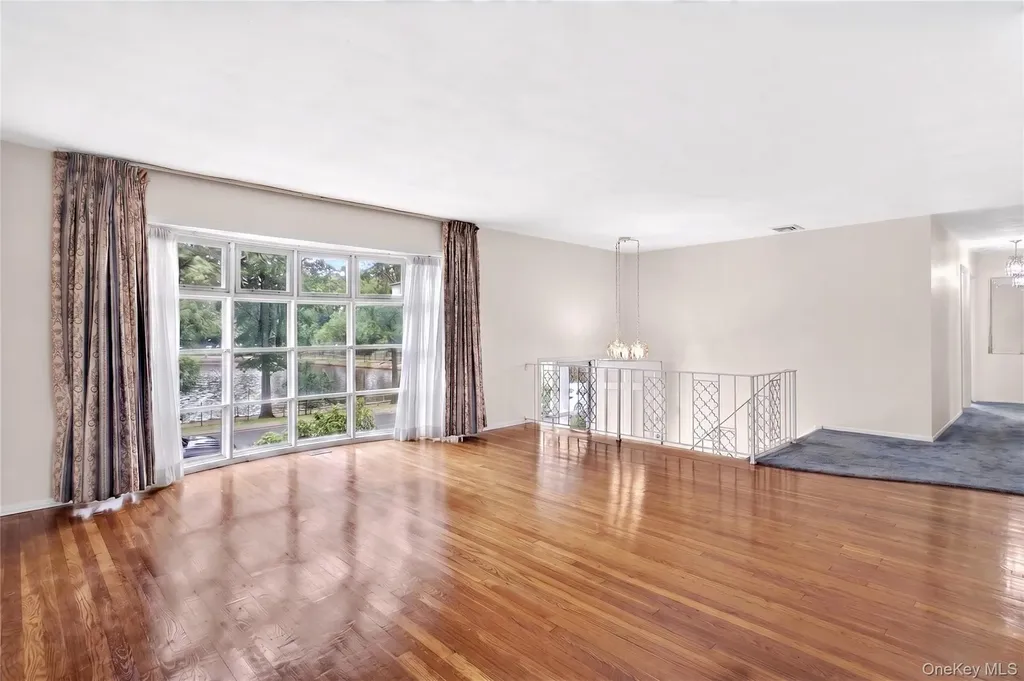 726 University Street Valley Stream NY 11581