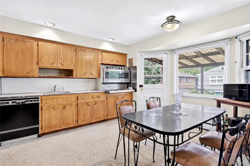 726 University Street Valley Stream NY 11581