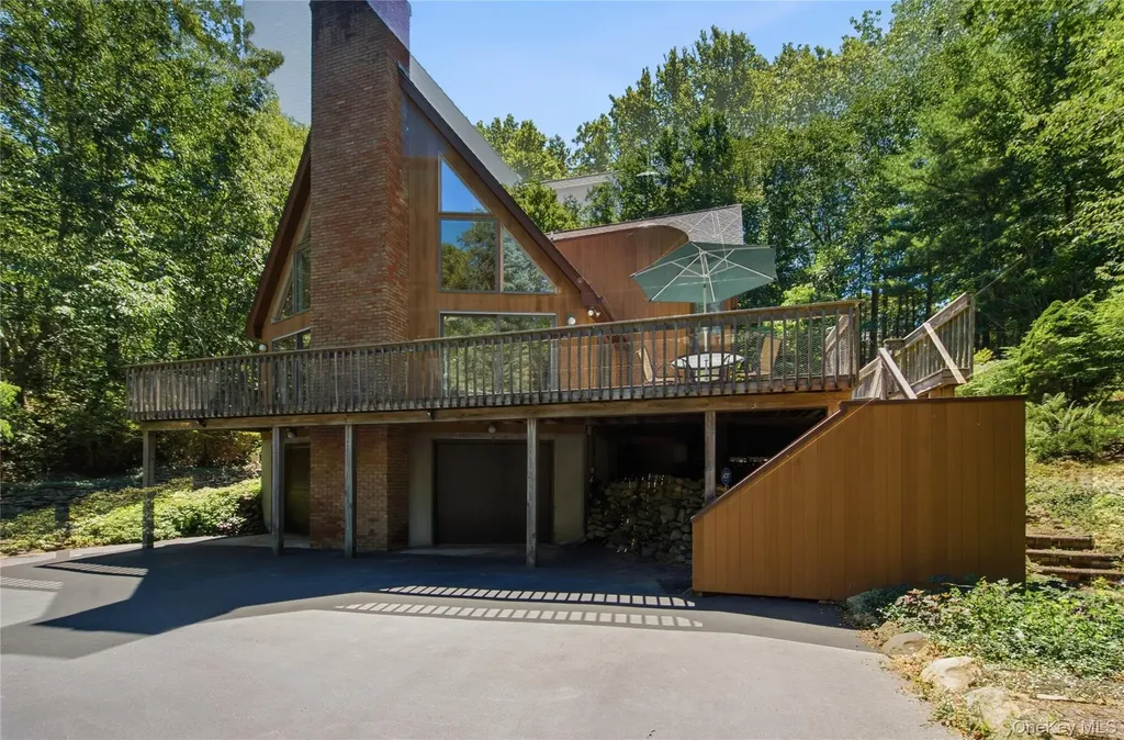 73 Glen Road Baiting Hollow NY 11933