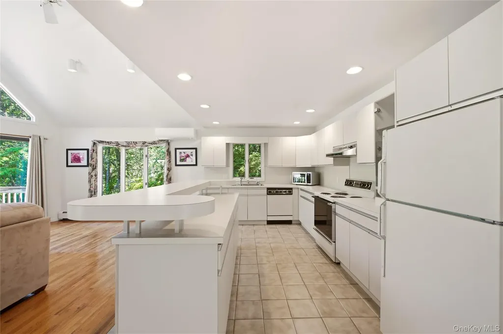 73 Glen Road Baiting Hollow NY 11933
