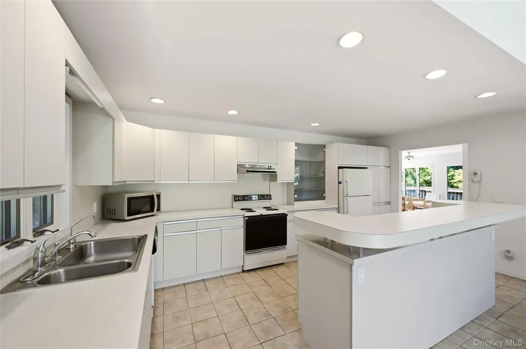 73 Glen Road Baiting Hollow NY 11933