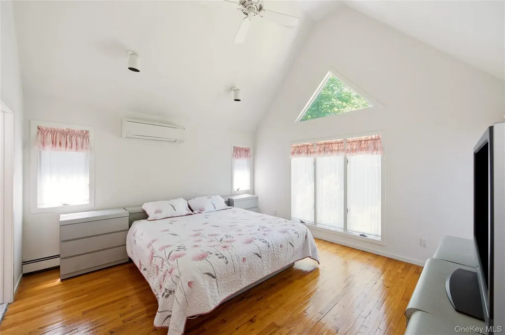 73 Glen Road Baiting Hollow NY 11933